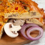 Пирог дрожжевой с картофелем, грибами и красным луком