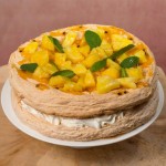 Торт Монако со свежим ананасом маракуйей и мятой