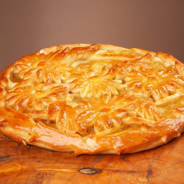 Пирог дрожжевой с яблоком и персиком